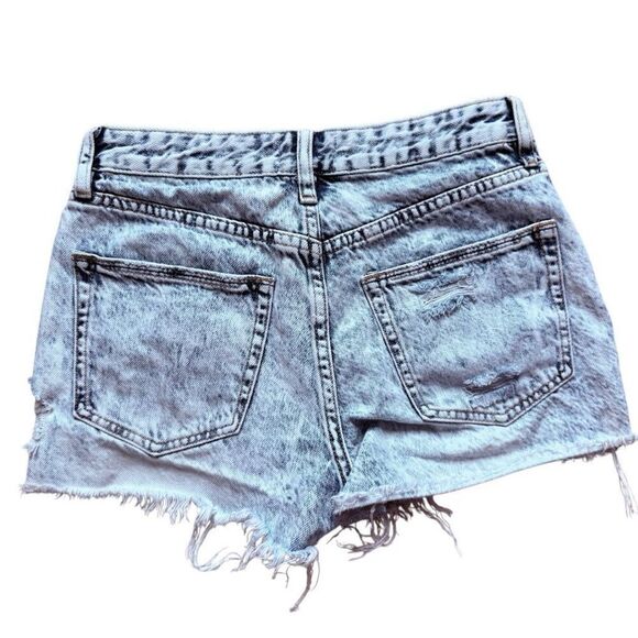 Womens I&M Signature Acid Wash Raw Hem Distressed Denim Jean Shorts - Sz S - Picture 2 of 2